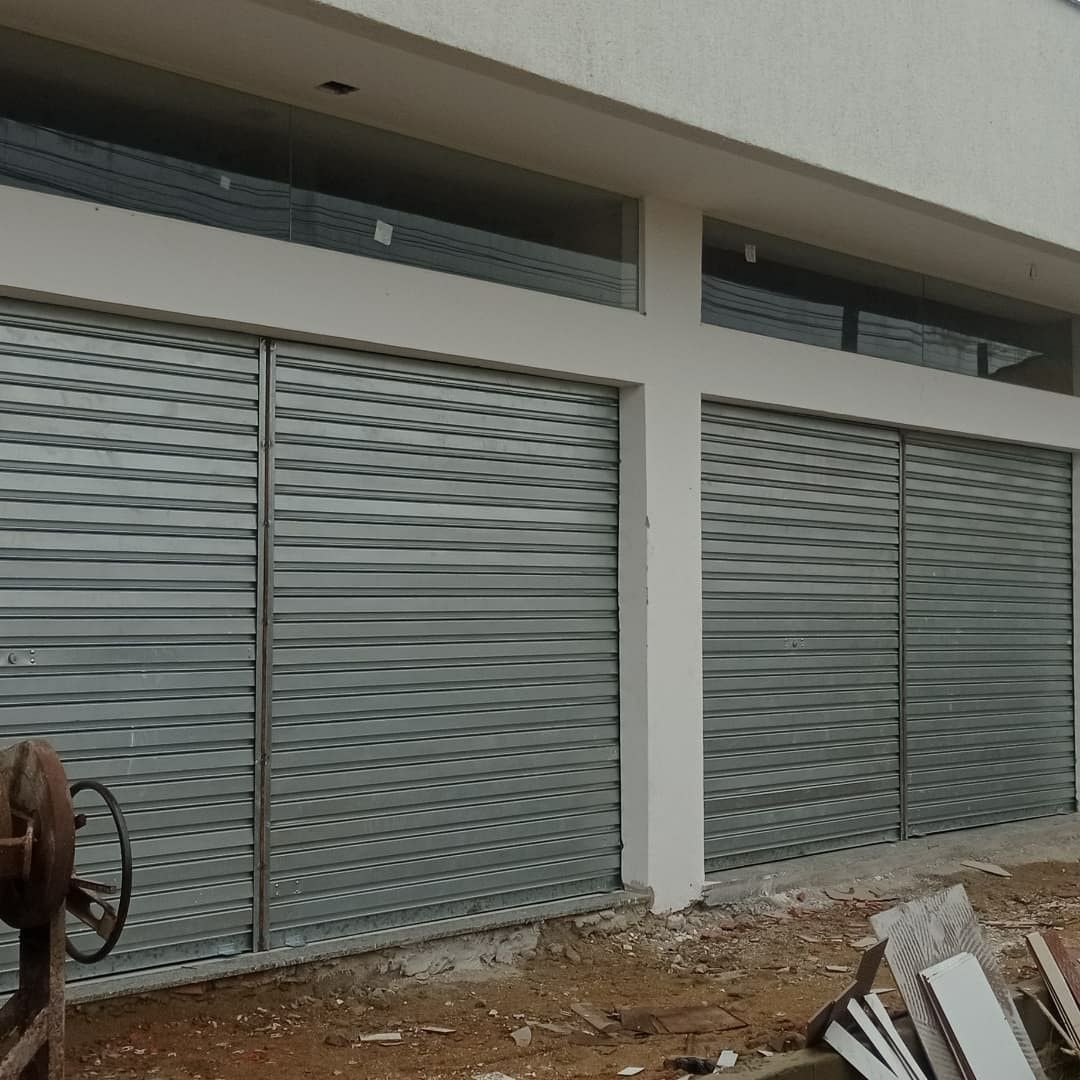 porta de aço supermercado