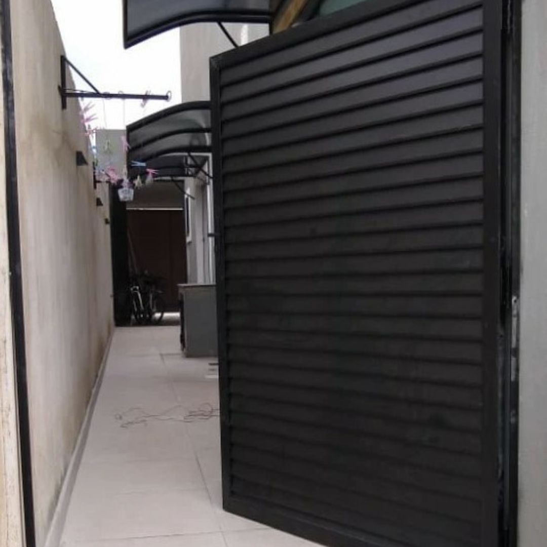 porta veneziana preto