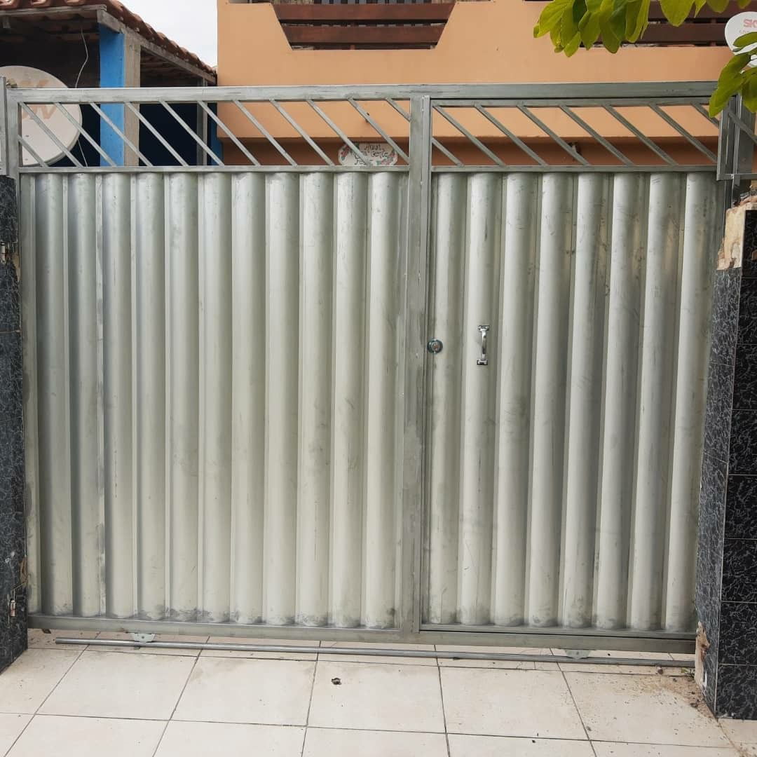 portão galvanizado com porta